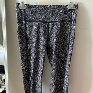 Pattern lululemon pants, great condition, size 4